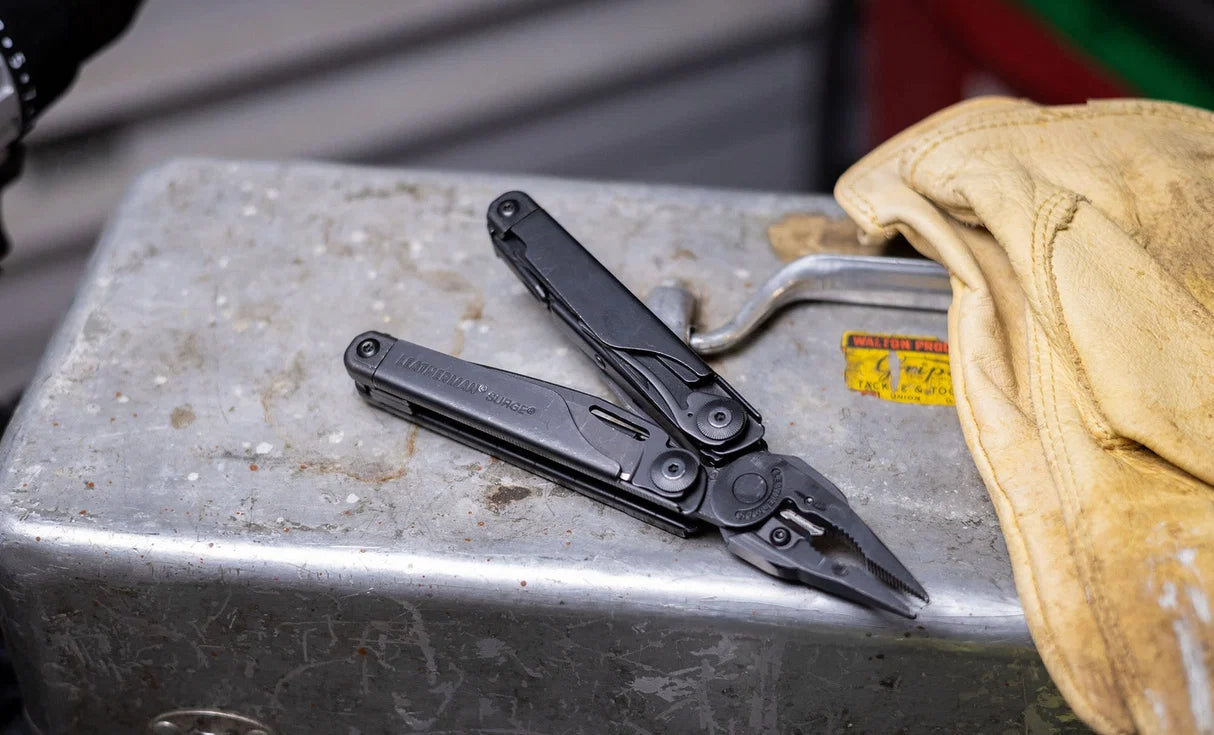 Ferramenta Multifunções LEATHERMAN SURGE® BLACK