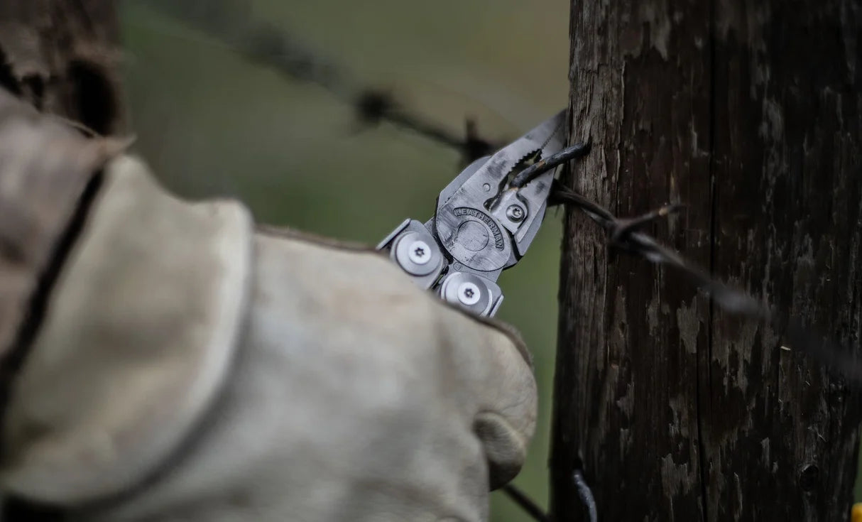 Ferramenta Multifunções LEATHERMAN SURGE®